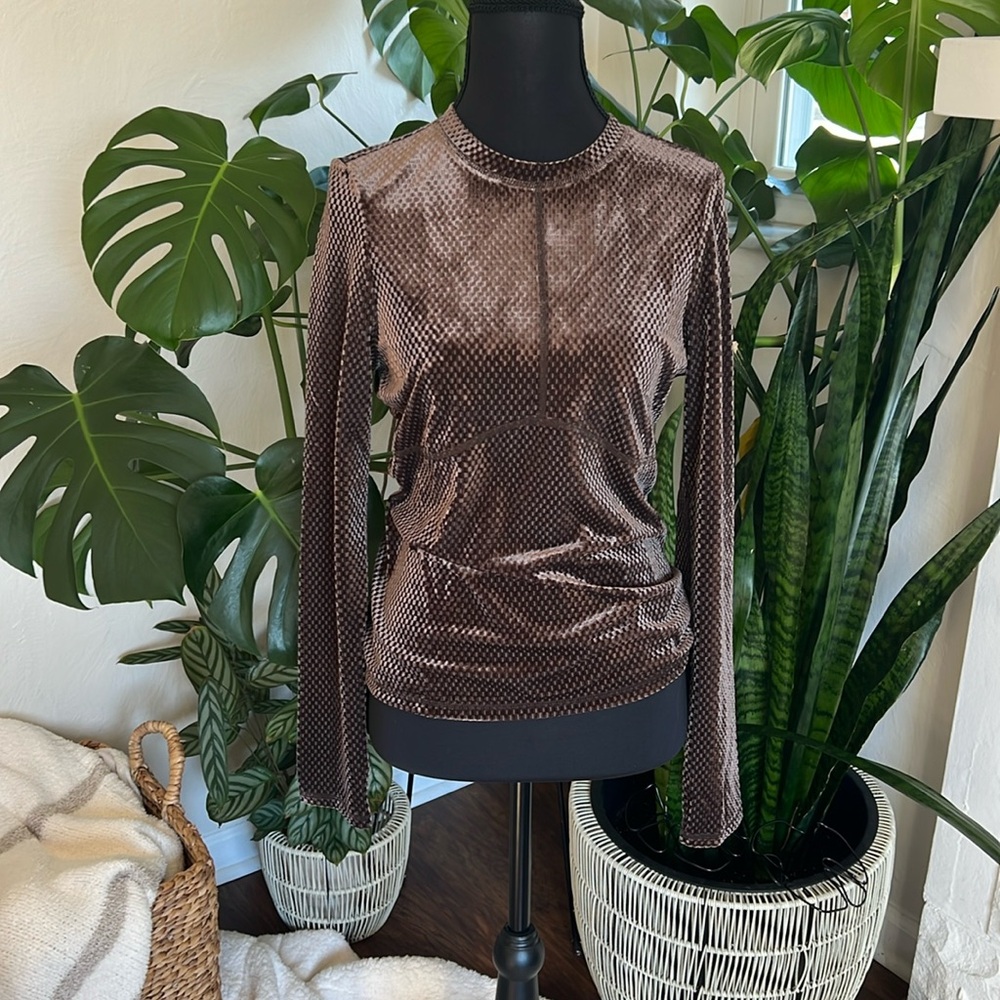 NWT Fabletics brown small velour long sleeve top with curve accentuating seams